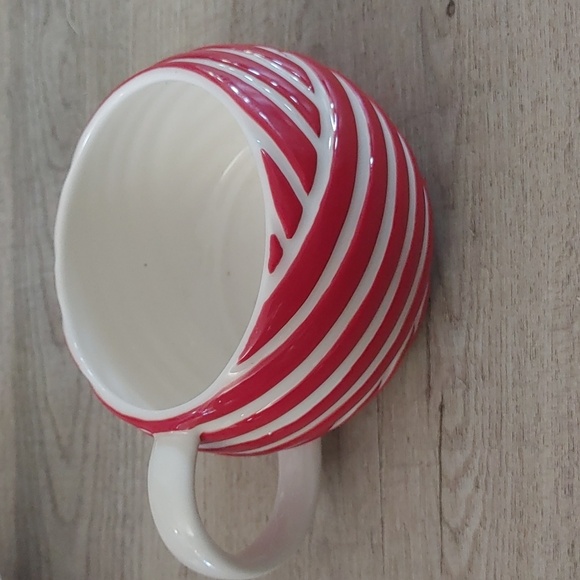 Two holiday themed starbuck mugs - Picture 3 of 3